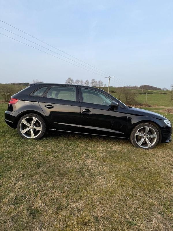 Gebraucht Audi A3 Attraction 110 PS (80 kW) 2016 Schwarz Limousine