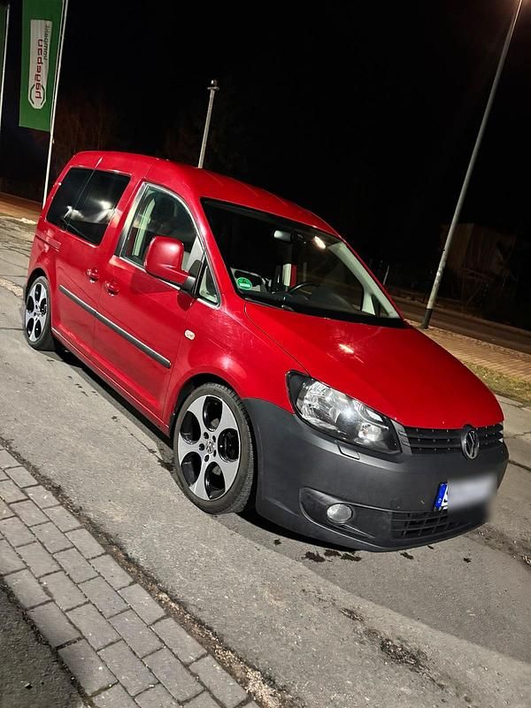 Gebraucht VW Caddy Trendline 102 PS (75 kW) 2013 Rot Van / Kleinbus