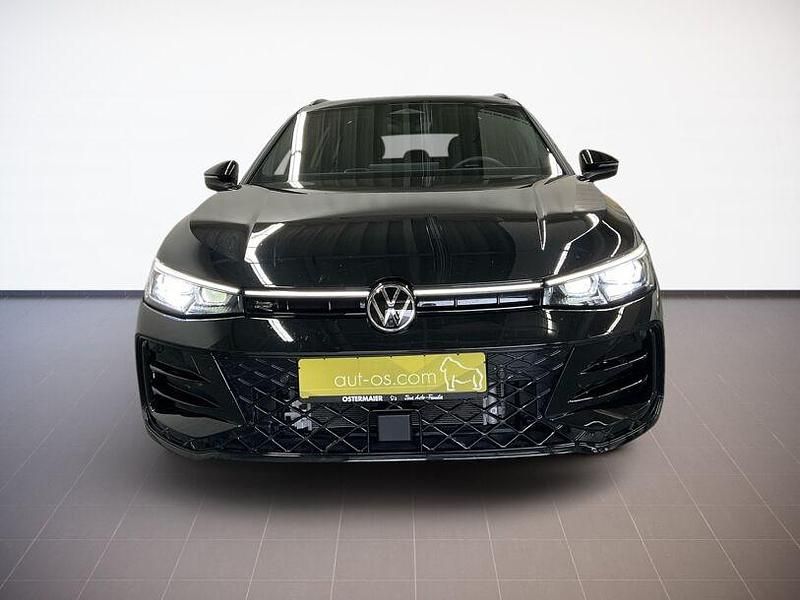 Gebraucht VW Passat R-line 193 PS (141 kW) 2025 Grenadillschwarz metallic Kombi