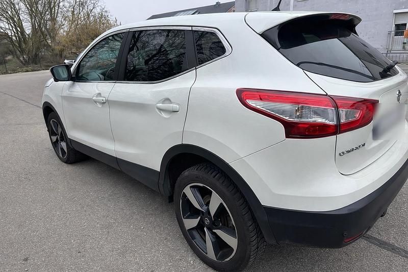 Gebraucht Nissan Qashqai 130 PS (95 kW) 2016 Weiß SUV