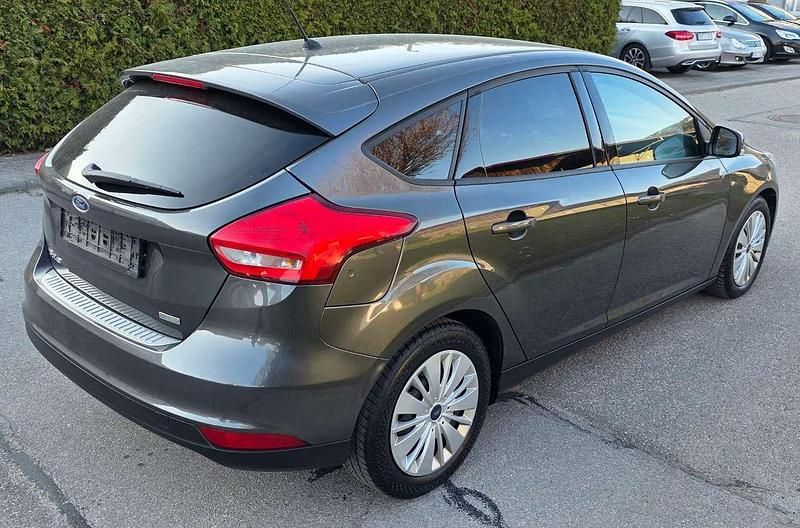 Gebraucht Ford Focus Trend 101 PS (74 kW) 2017 Magneticgrau (metallic) Kleinwagen