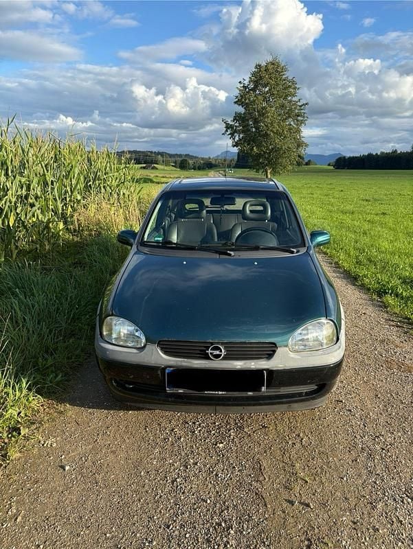 Grün Gebraucht 1998 Opel Corsa Kleinwagen | 1.000 € - Bild 1/4