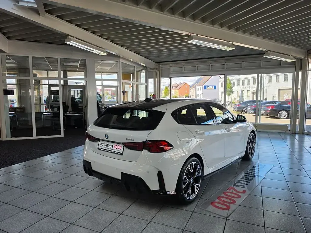 Gebraucht BMW 120 Shadowline 163 PS (119 kW) 2025 Alpinweiss iii Kleinwagen