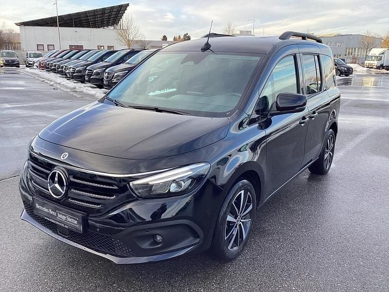Gebraucht Mercedes EQT200 89 kW (122 PS) 2024 Loparitschwarz metallic Van / Kleinbus