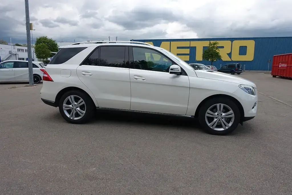 Gebraucht Mercedes ML350 258 PS (189 kW) 2013 Weiß SUV