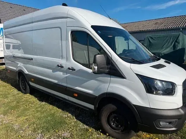 Używany Ford Transit Trend 131 KM (96 kW) 2022 Biały Minivan