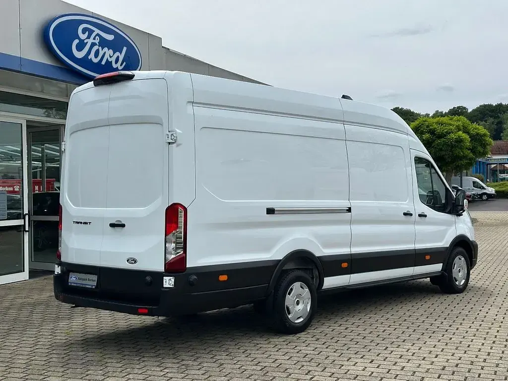 Gebraucht Ford Transit Trend 131 PS (96 kW) 2025 Weiß Van / Kleinbus