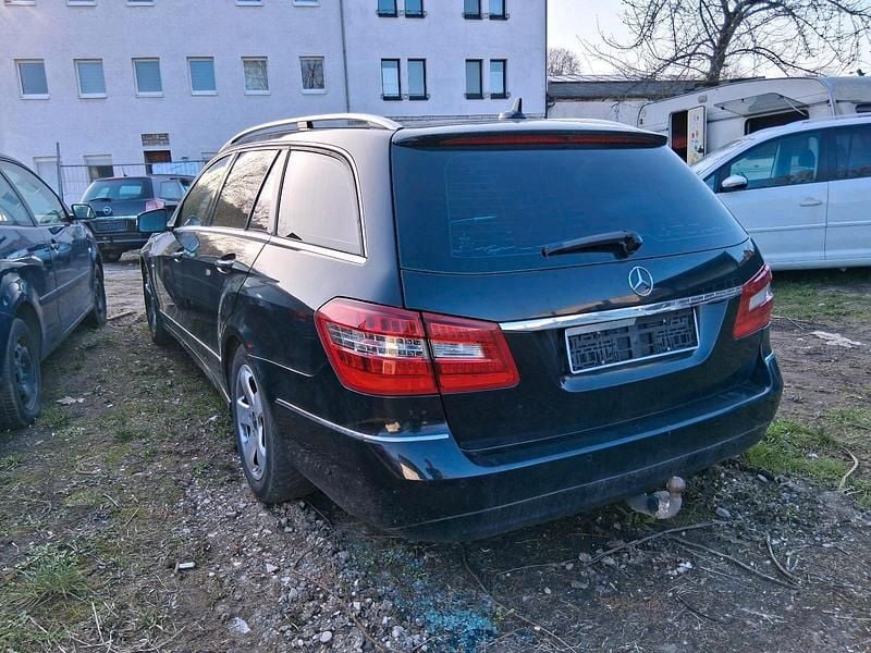 Gebraucht Mercedes E220 170 PS (125 kW) 2010 Schwarz Kombi