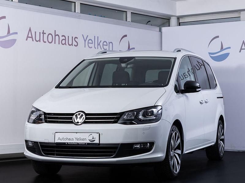 Gebraucht VW Sharan 150 PS (110 kW) 2022 Weiß Van / Kleinbus