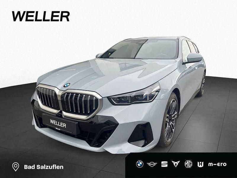 Brooklyn grau (grau) Gebraucht 2024 BMW 520 M Sport Kombi | 50.490 € (Superpreis) - Bild 1/4