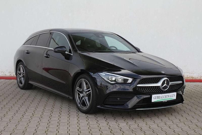 Kosmosschwarz metalliclack 191 Gebraucht 2020 Mercedes CLA180 AMG line Limousine | 20.775 € (Superpreis) - Bild 1/4