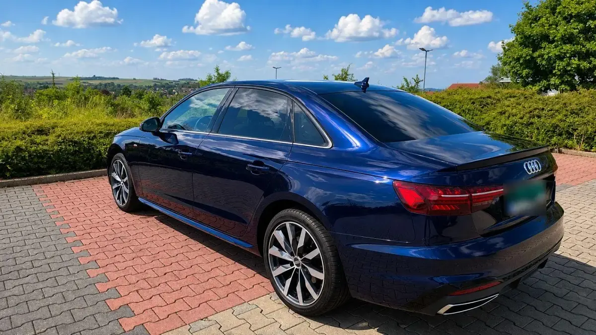 Gebraucht Audi A4 S-Line 150 PS (110 kW) 2020 Blau Limousine