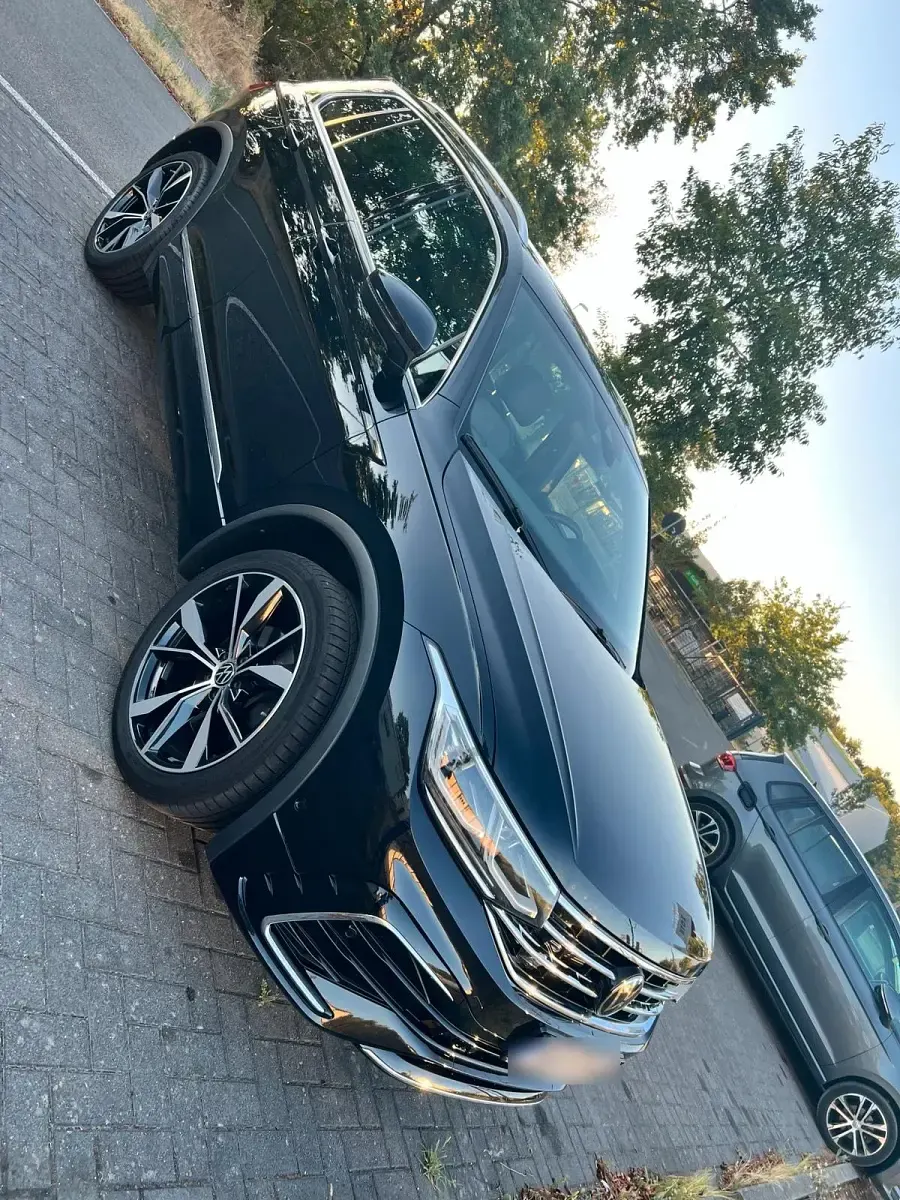 Gebraucht VW Tiguan R-line 200 PS (147 kW) 2024 Schwarz SUV