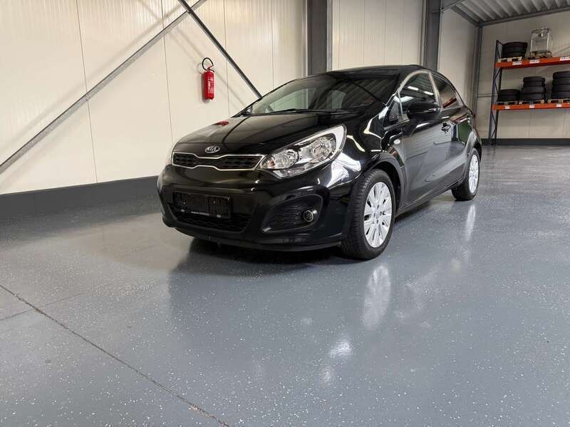 Schwarz Gebraucht 2013 Kia Rio 2 Limousine | 5.300 € (Guter Preis) - Bild 1/4