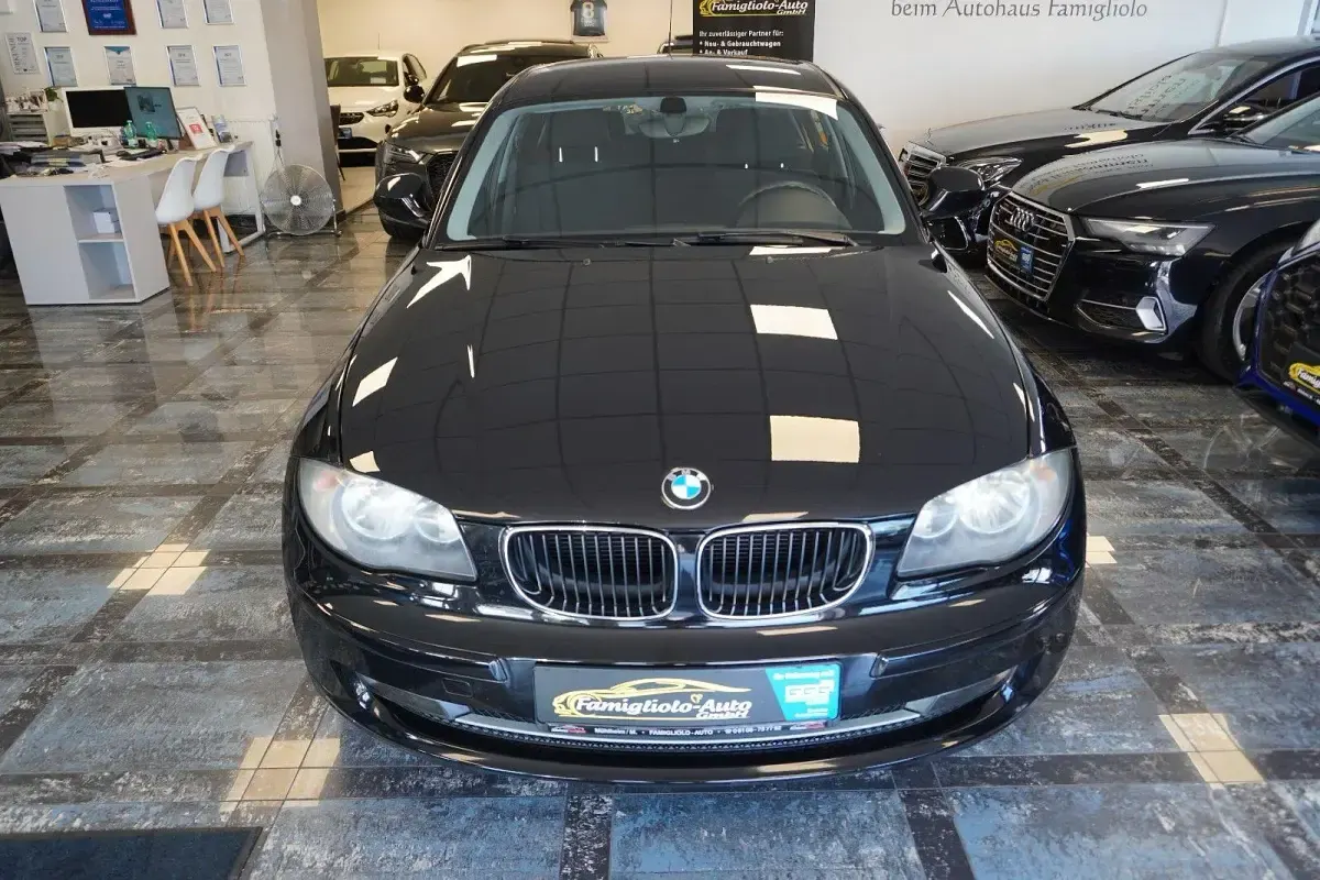 Gebraucht BMW 116 Advantage 122 PS (89 kW) 2011 Schwarz Kleinwagen