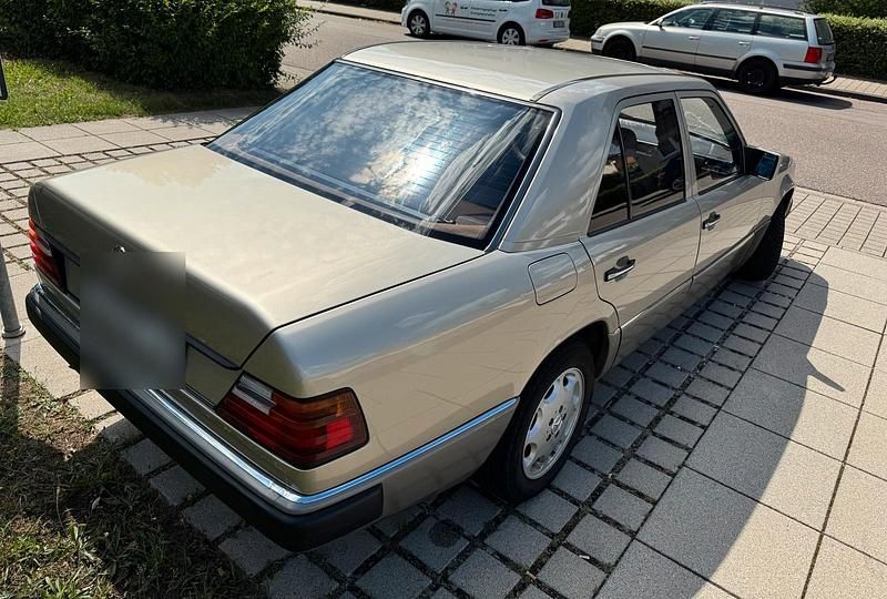 Gebraucht Mercedes 230 1991 Gold Limousine