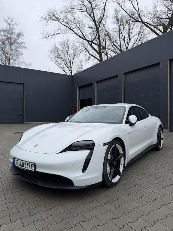 Weiß Gebraucht 2022 Porsche Taycan 4S Limousine | 65.500 € (Superpreis) - Bild 1/4