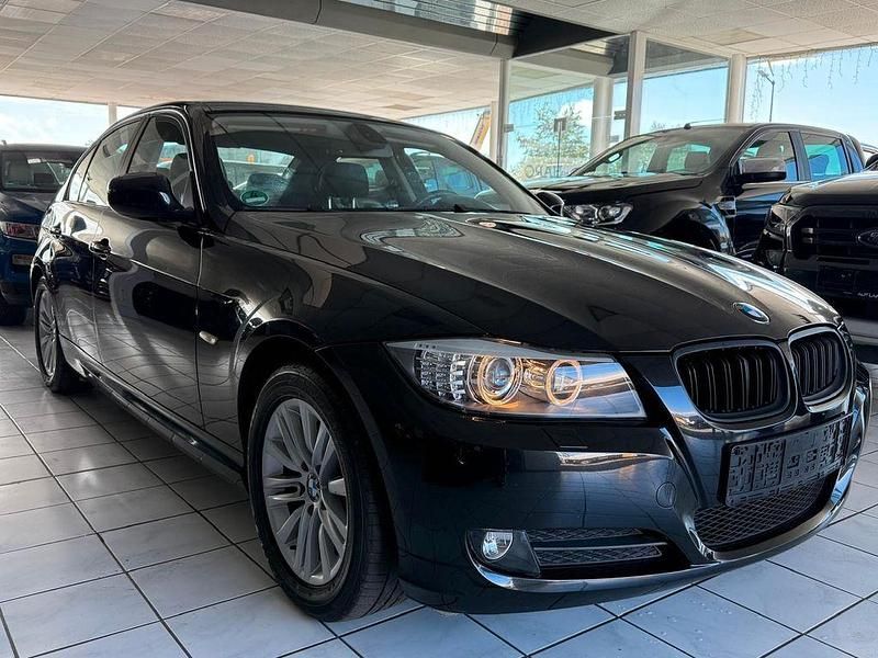Schwarz Gebraucht 2009 BMW 320 Limousine | 6.690 € (Fairer Preis) - Bild 1/4