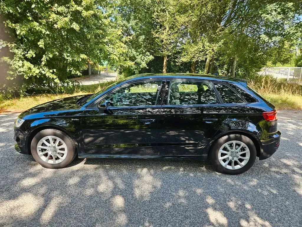 Gebraucht Audi A3 Sportback e-tron Sport 204 PS (150 kW) 2018 Schwarz Kleinwagen