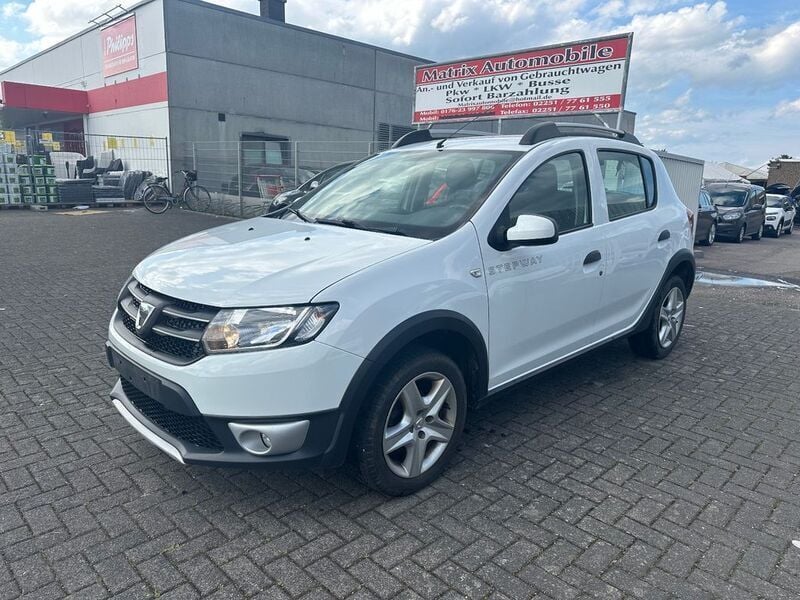 Weiß Gebraucht 2015 Dacia Sandero Prestige Kleinwagen | 4.999 € (Etwas zu teuer) - Bild 1/4