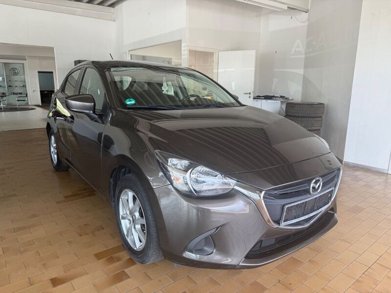 Grau Gebraucht 2015 Mazda 2 Center-Line Limousine | 7.430 € (Fairer Preis) - Bild 1/4