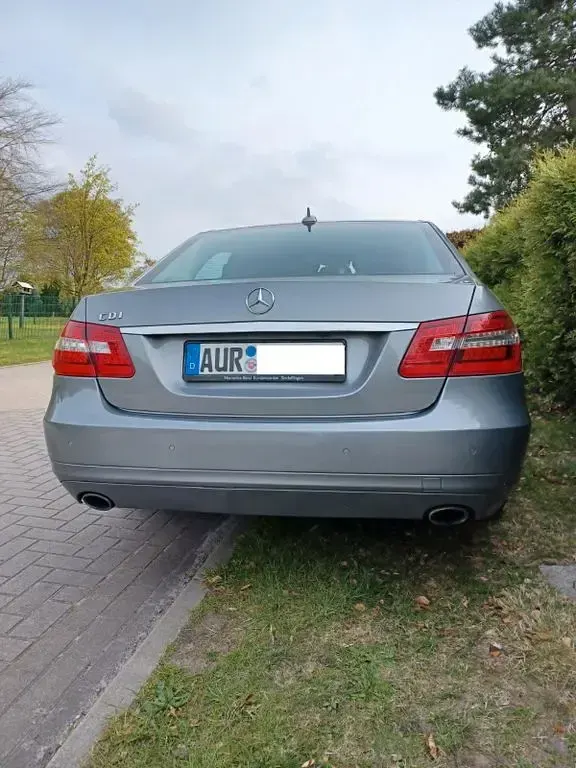 Gebraucht Mercedes E300 231 PS (169 kW) 2012 Silber Limousine