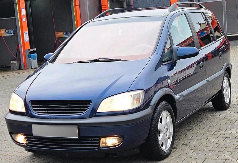 Blau Gebraucht 2001 Opel Zafira Van / Kleinbus | 1.950 € (Etwas zu teuer) - Bild 1/4
