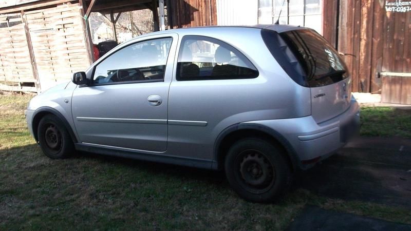 Gebraucht Opel Corsa 60 PS (44 kW) 2005 Silber Kleinwagen
