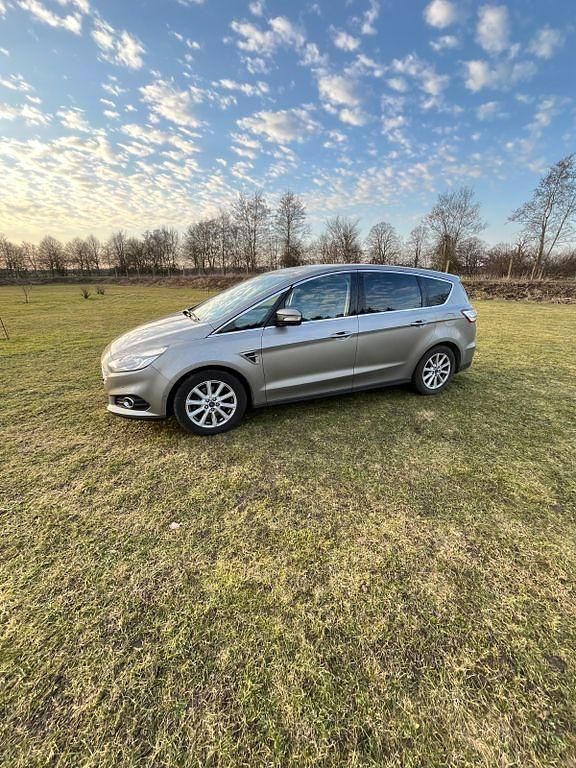 Gebraucht Ford S-MAX Titanium 180 PS (132 kW) 2017 Beige Van / Kleinbus