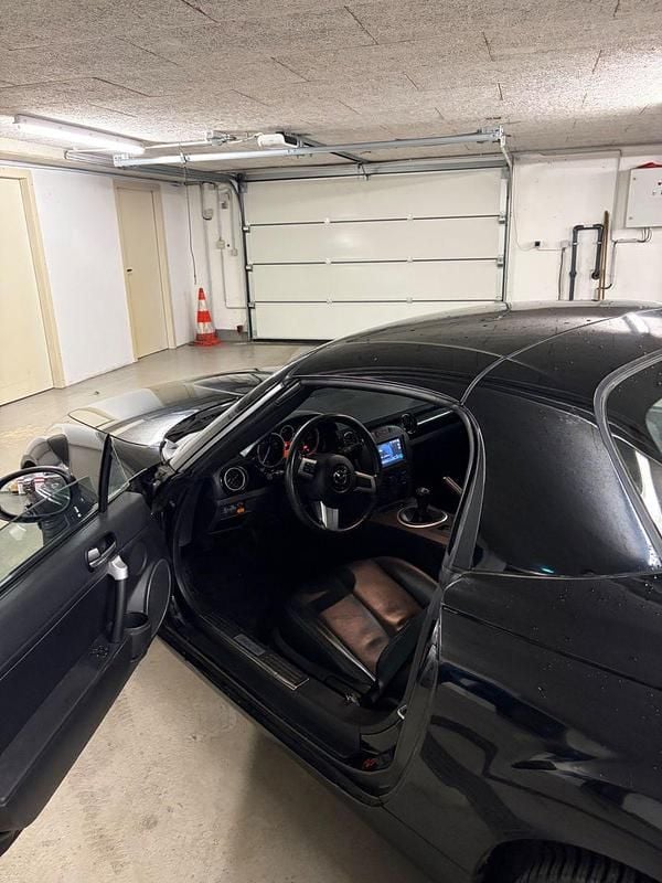 Second-hand Mazda MX5 124 CP (91 kW) 2007 Negru Cabrio