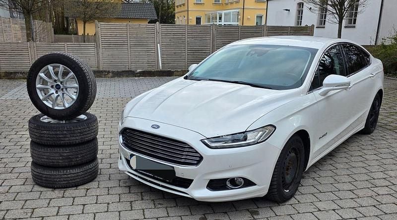 Gebraucht Ford Mondeo 188 PS (138 kW) 2015 Weiß Limousine