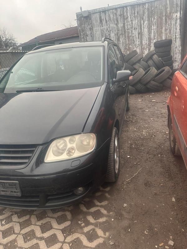 Gebraucht VW Touran 105 PS (77 kW) 2004 Schwarz Van / Kleinbus