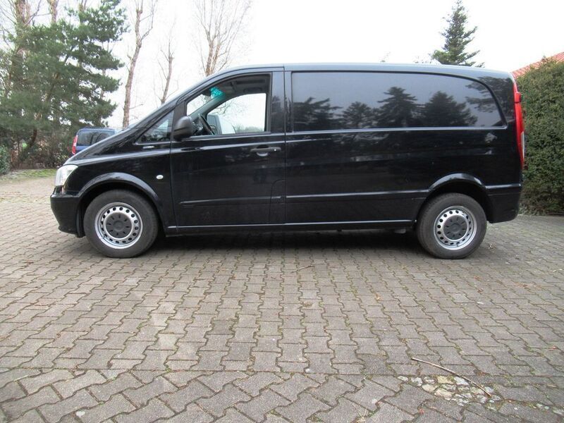 Schwarz Gebraucht 2011 Mercedes Vito Van / Kleinbus | 9.980 € (Etwas zu teuer) - Bild 1/3