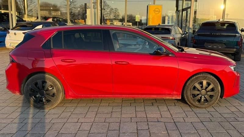 Gebraucht Opel Astra Edition 131 PS (96 kW) 2022 Rot Limousine