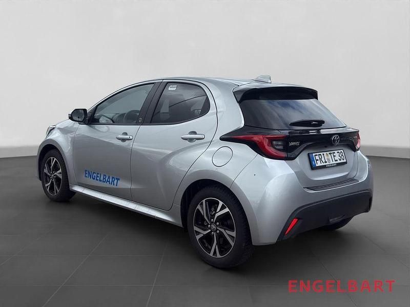 Gebraucht Toyota Yaris Hybrid Team 116 PS (85 kW) 2024 Silber Limousine