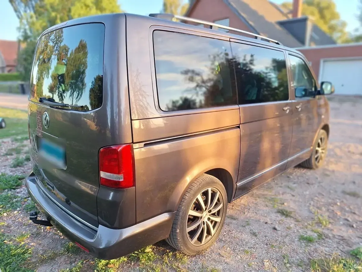 Gebraucht VW Multivan 179 PS (131 kW) 2010 Braun Van / Kleinbus