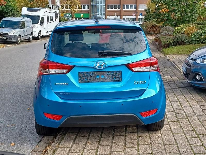 Gebraucht Hyundai ix20 Passion 125 PS (91 kW) 2016 Blau Kleinwagen