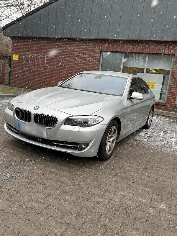 Gebraucht BMW 523 204 PS (150 kW) 2010 Silber Limousine