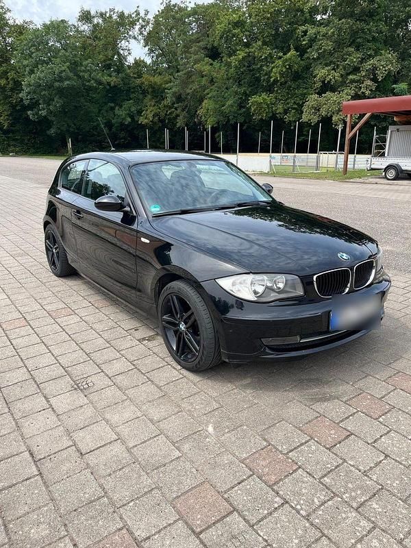 Schwarz Gebraucht 2010 BMW 118 Kleinwagen | 5.999 € (Etwas zu teuer) - Bild 1/4