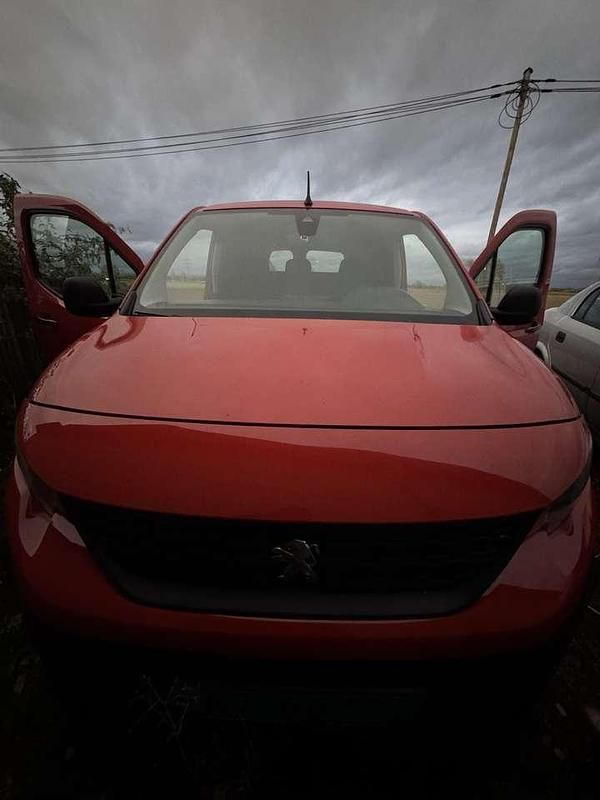 Gebraucht Peugeot Partner S 131 PS (96 kW) 2020 Rot Van / Kleinbus