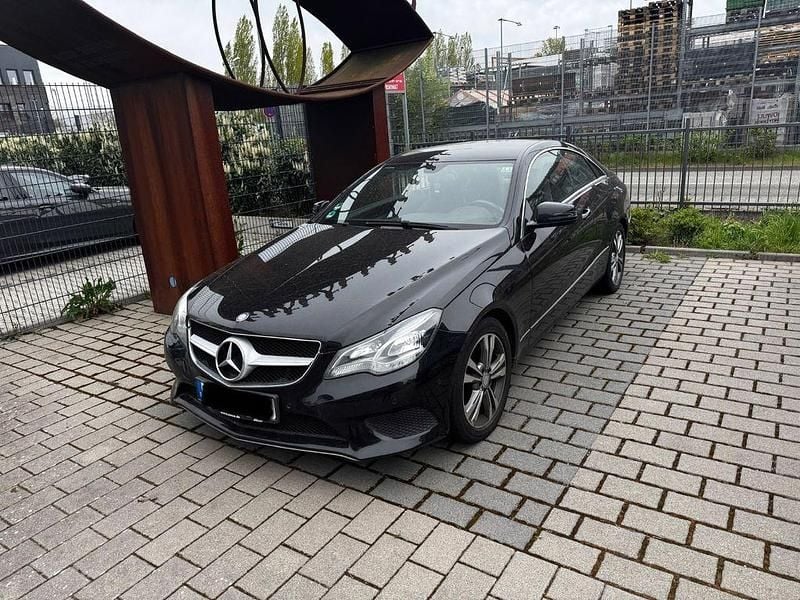 Gebraucht Mercedes E200 184 PS (135 kW) 2014 Schwarz Coupé