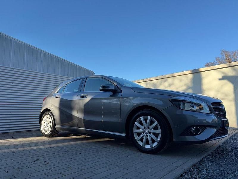 Gebraucht Mercedes A180 122 PS (89 kW) 2013 Grau Limousine
