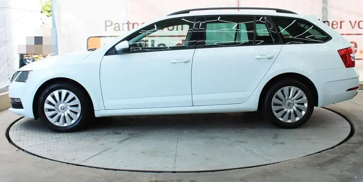 Gebraucht Skoda Octavia 150 PS (110 kW) 2017 Bila laser/laser white Kombi