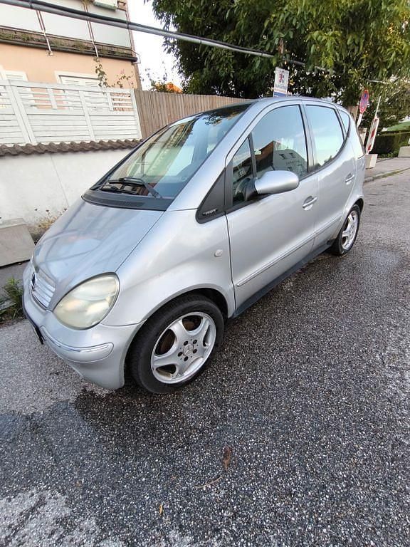 Silber Gebraucht 2001 Mercedes A190 Avantgarde Limousine | 1.590 € (Fairer Preis) - Bild 1/4