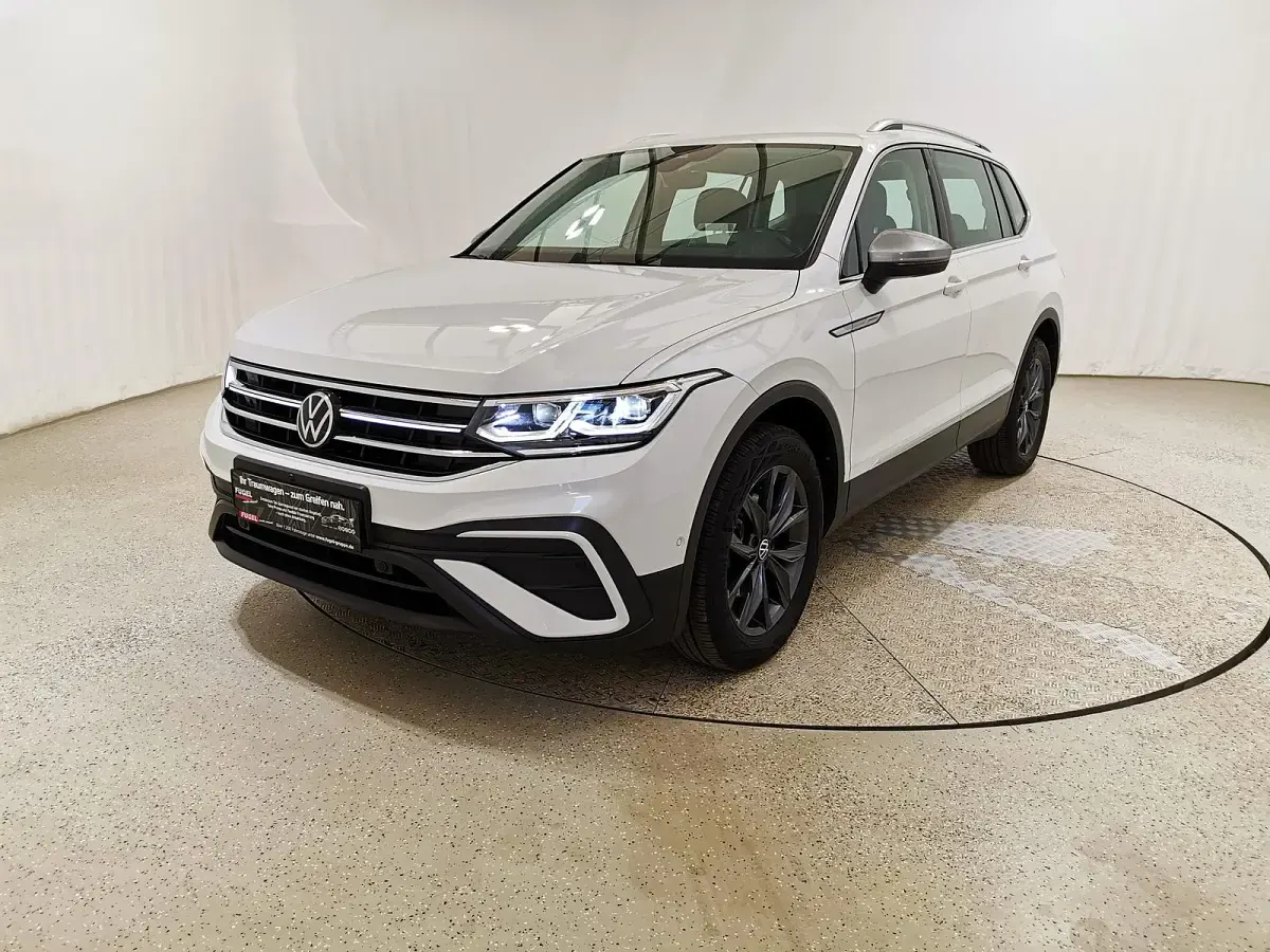 Gebraucht VW Tiguan Allspace Life 150 PS (110 kW) 2023 Oryxweiß perlmutteffekt SUV