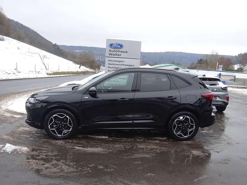 Gebraucht Ford Kuga ST-Line 151 PS (111 kW) 2024 Obsidianschwarz metallic SUV