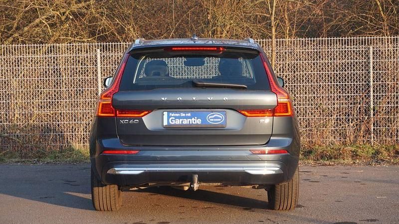 Gebraucht Volvo XC60 Plus 197 PS (144 kW) 2022 Blau SUV