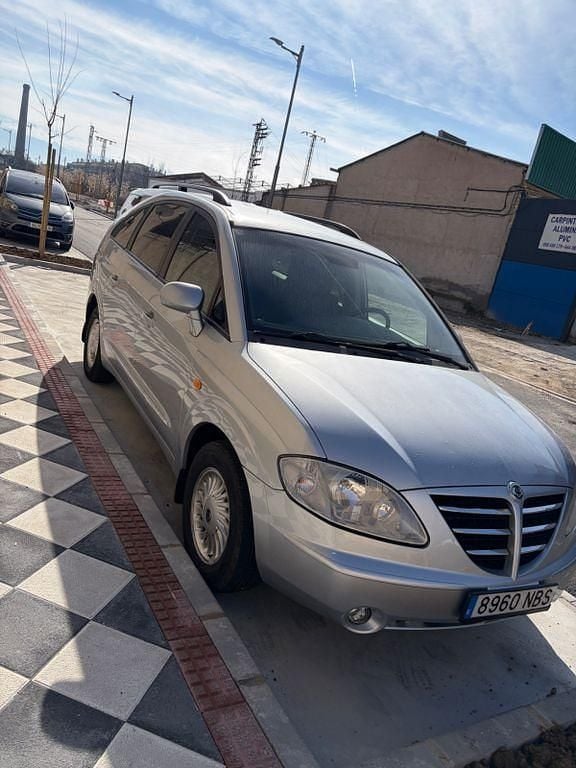 Gebraucht Ssangyong (KGM) Rodius 163 PS (119 kW) 2006 Silber Van / Kleinbus