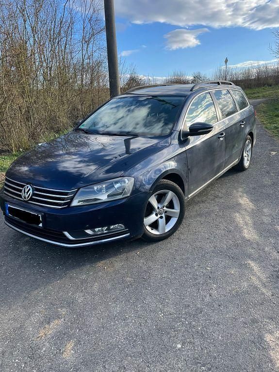 Gebraucht VW Passat 140 PS (102 kW) 2011 Blau Kombi
