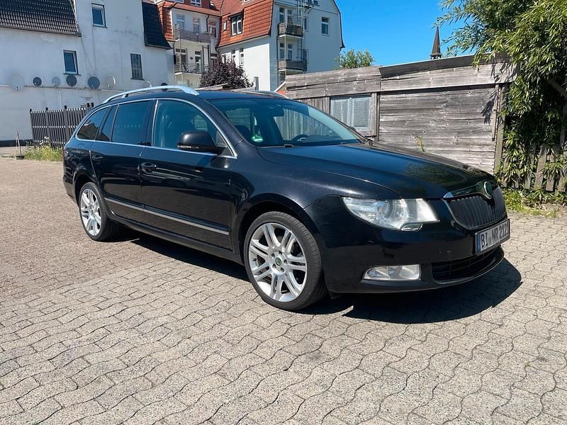 Schwarz Gebraucht 2010 Skoda Superb Kombi | 4.999 € (Fairer Preis) - Bild 1/4
